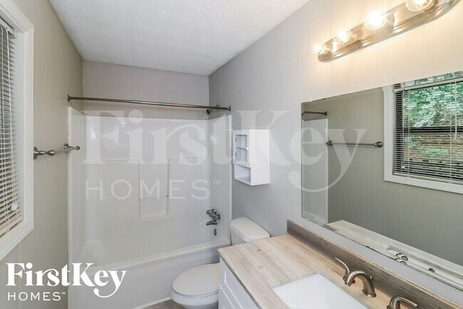 Building Photo - 1190 Lightfoot Dr