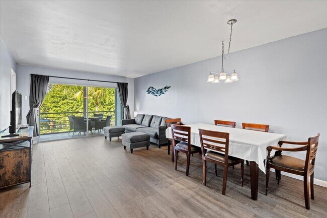 Building Photo - 300 Waterway Dr S