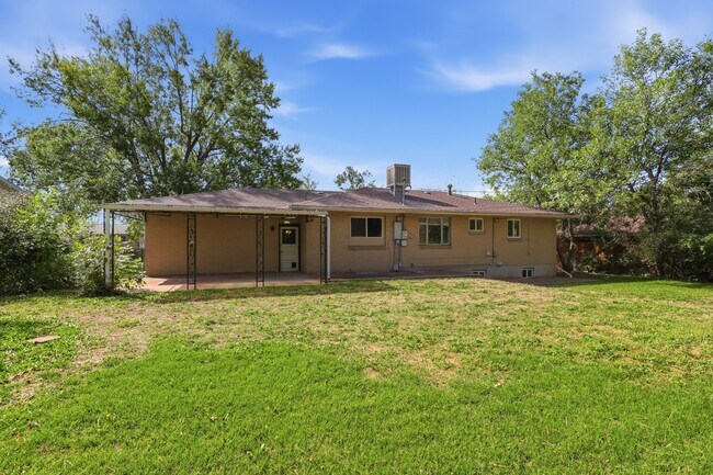Building Photo - 3705 W Eastman Ave