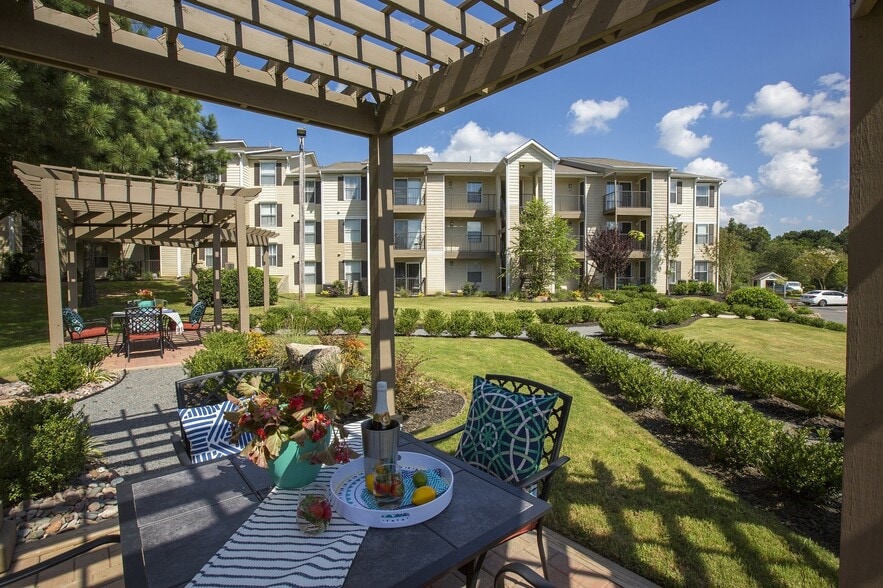 Building Photo - The Lexington Apartments