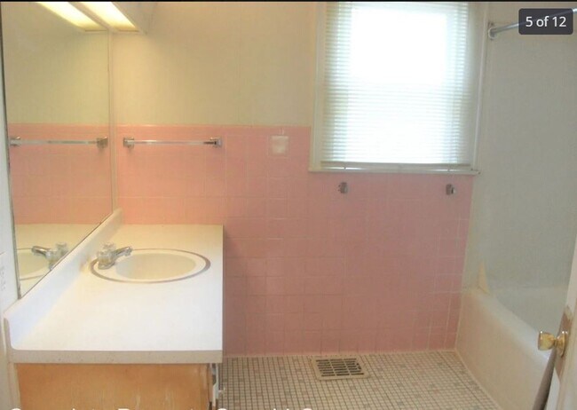 Building Photo - 327 S Talley Ave