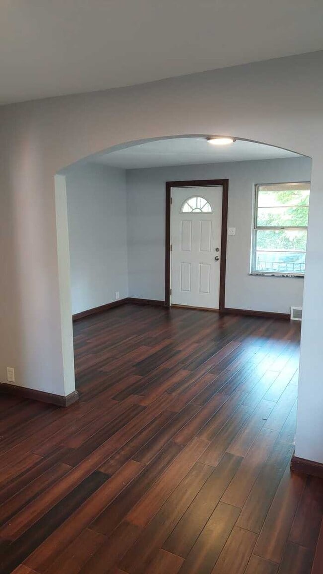 Building Photo - 2 bedroom 1 bath