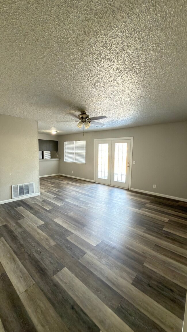 Building Photo - 150 W Kent St