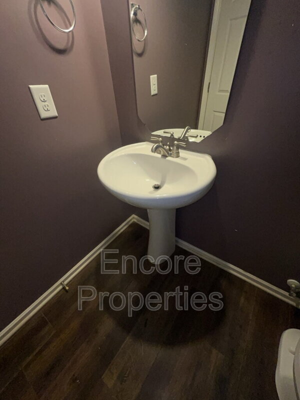 Building Photo - 821 Woodside Park Ln