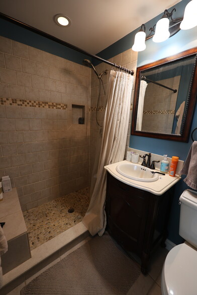 Building Photo - 10 Symmes St