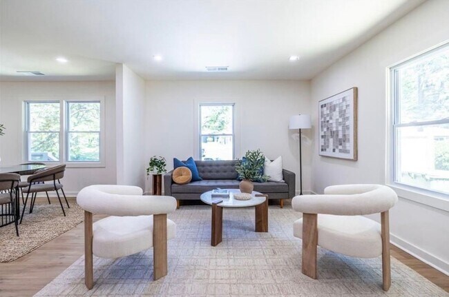 Building Photo - STUNNING RENOVATION! Modern 3BR/2BA Ranch in Sought-After Location!