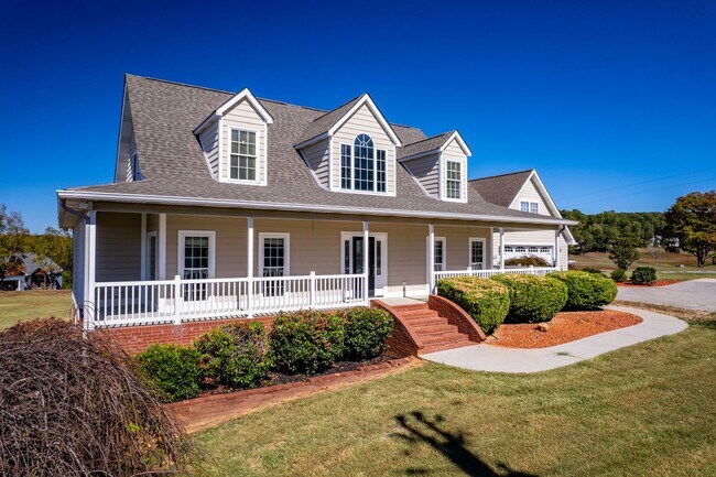 Building Photo - Greenback 37742 - 4 bedroom, 4.5 bath home...