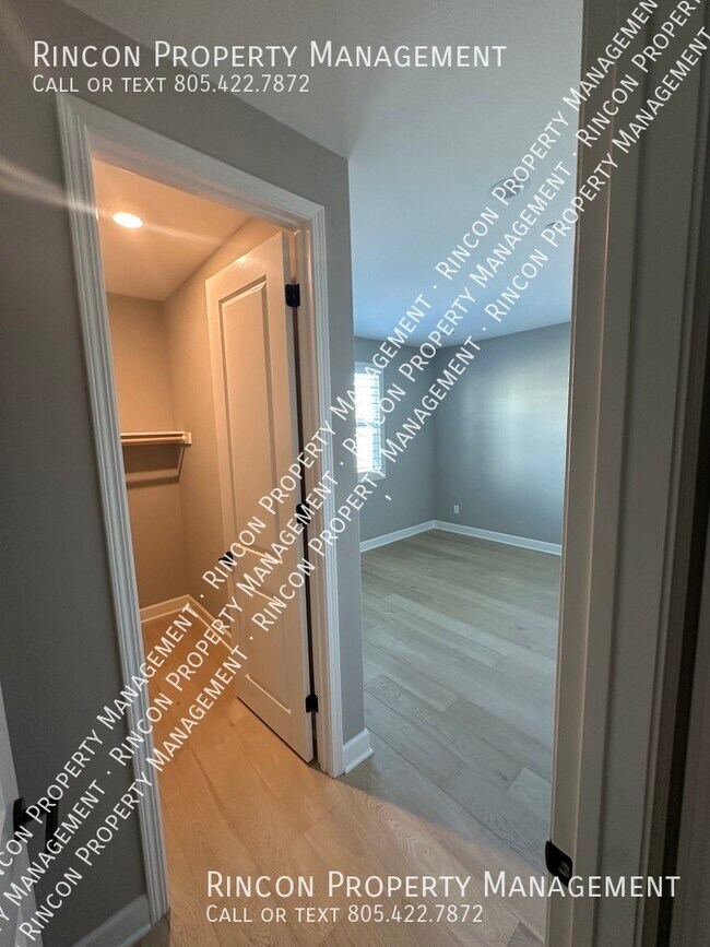 Building Photo - ROOM IN LARGE HOUSE FOR RENT!!! Bathroom a...