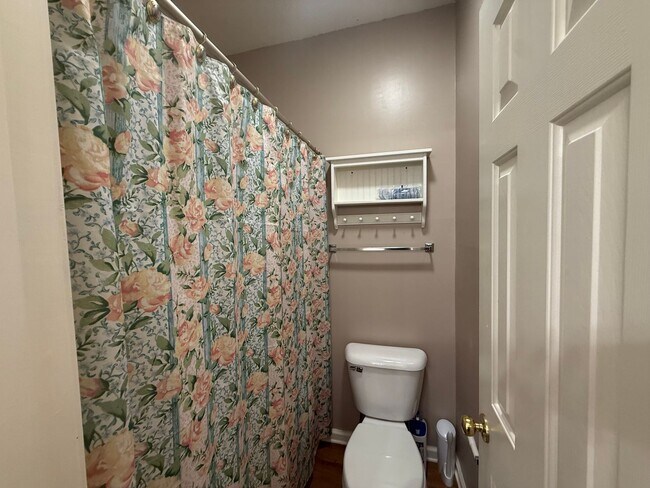Building Photo - 606 River Oaks Dr