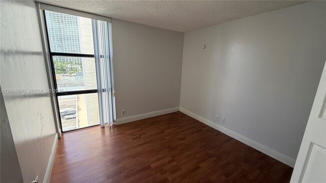 Building Photo - 17021 N Bay Rd