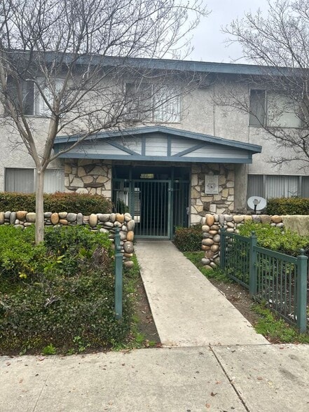 Building Photo - 1210 W Stoneridge Ct