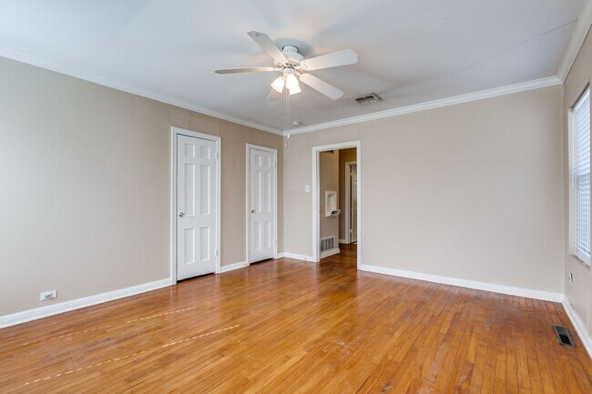Building Photo - 2-BEDROOM TERRELL HEIGHTS COTTAGE