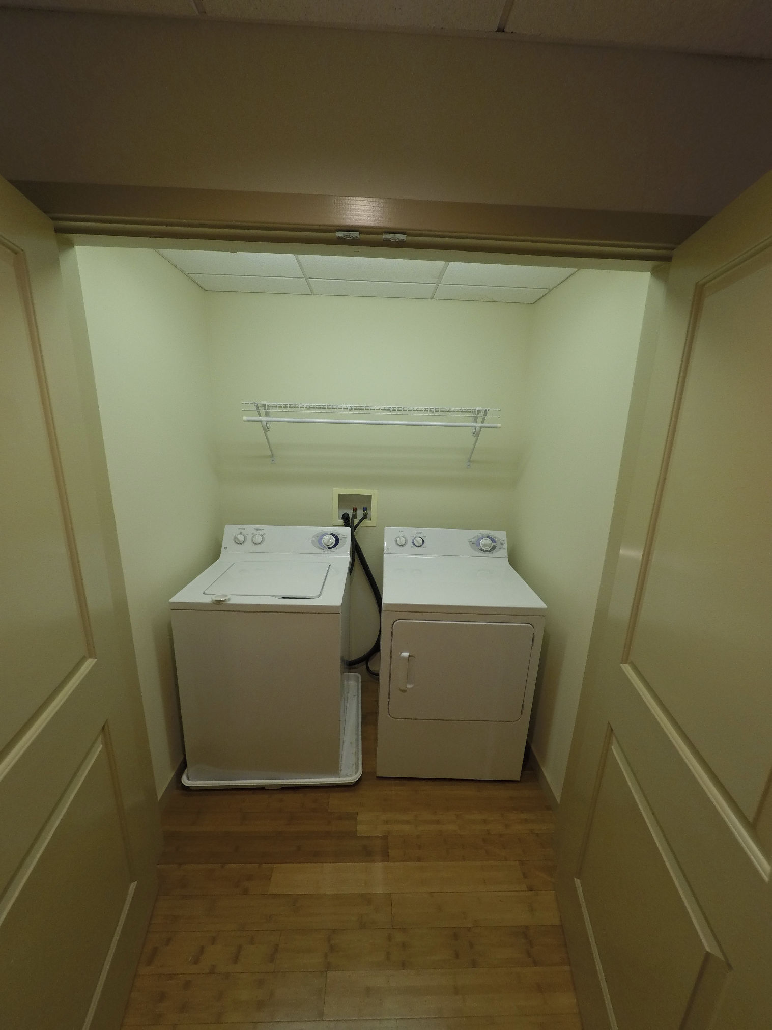 Washer/Dryer - 202 Walton St