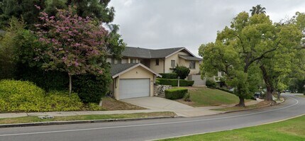 Building Photo - SPACIOUS 3 BEDROOM 2.5 BATH IN THE HEART OF LOS FELIZ