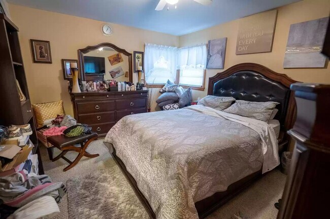 Building Photo - Most utilities INCLUDED!! 3 Bedroom 2 Bath Duplex Richfield Available May 1 2026