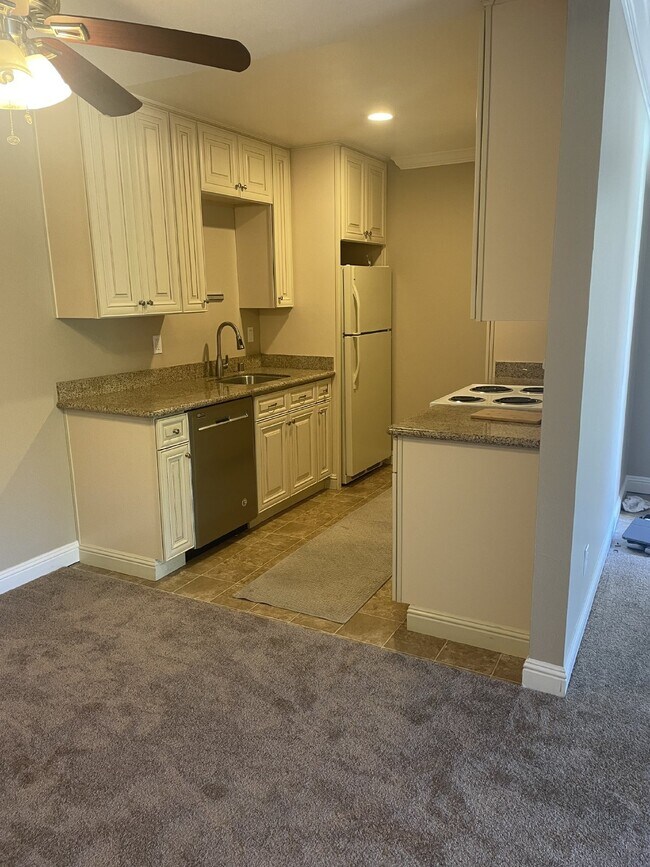 Building Photo - "Modern 1 Bed Condo in Prime Walnut Creek ...