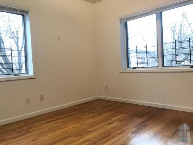 Building Photo - 3 bedroom in BROOKLYN NY 11225