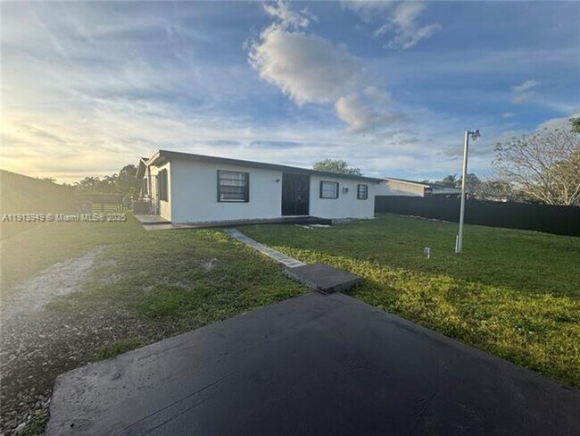 Building Photo - 29523 SW 144th Ct