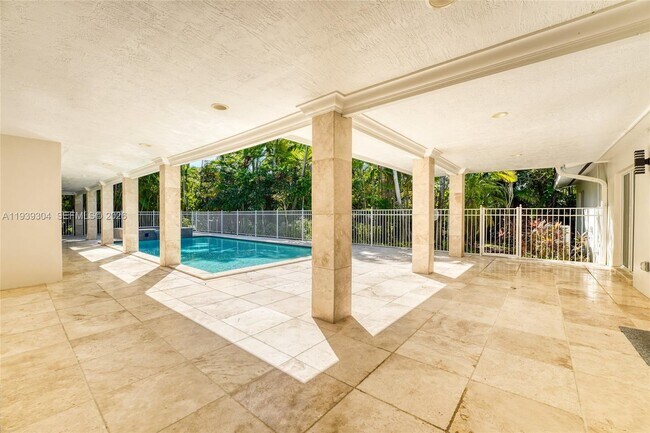 Building Photo - 10640 SW 61st Ave