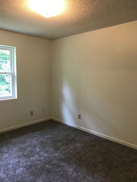 Building Photo - 199 Rockingham Rd