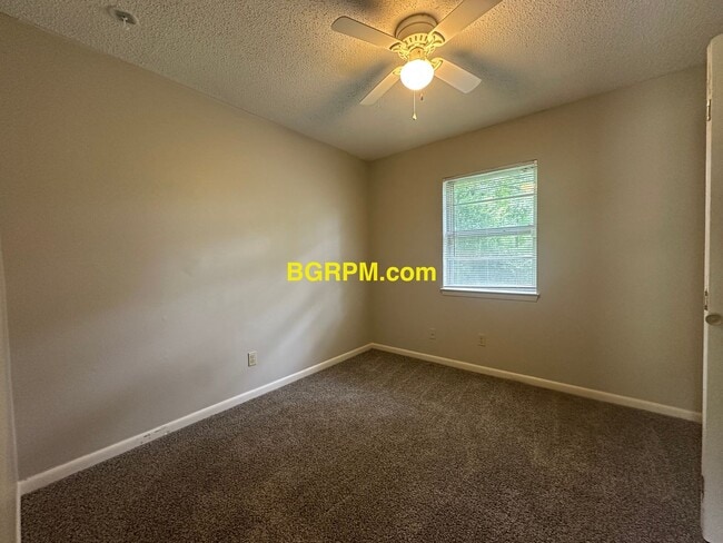 Building Photo - 3 BD 1 BA