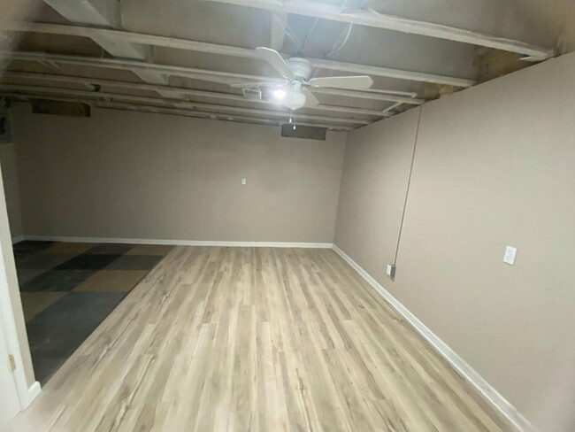 Building Photo - 3494 Burbank Dr