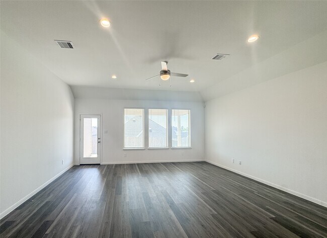 Building Photo - 519 Newcomb Holw Dr