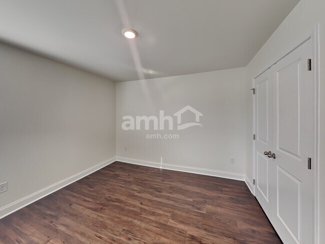 Building Photo - 800 Headland Wy