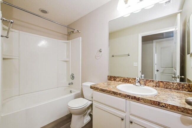 Building Photo - 2353 Bexley Dr