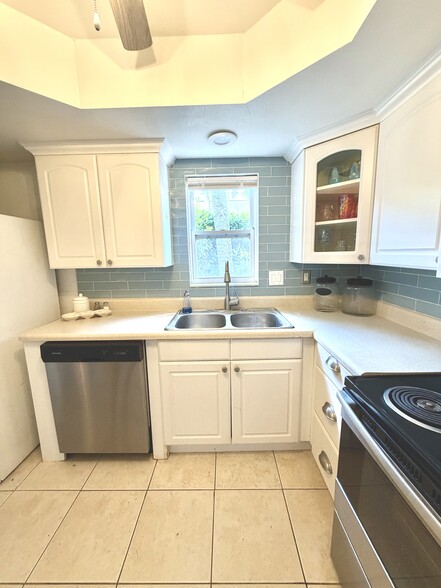 Building Photo - 695 A1A N