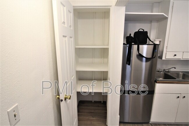 Building Photo - 317 E Bannock St