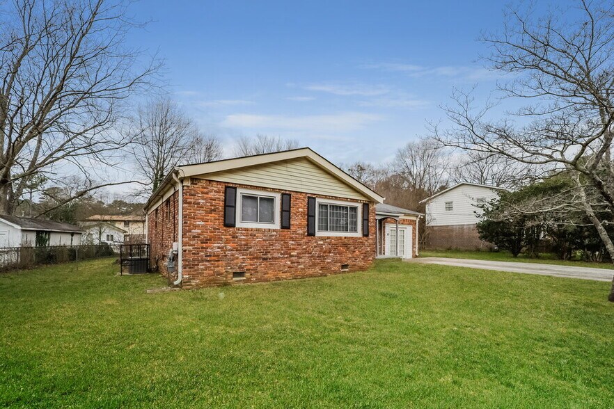 Building Photo - 6237 Continental Cir