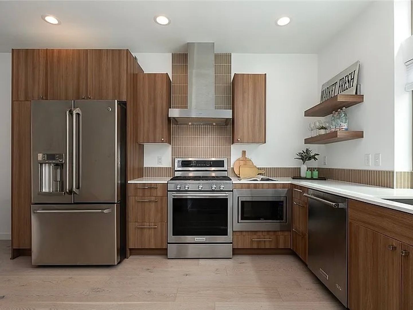 Building Photo - North Beacon Hill Townhouse