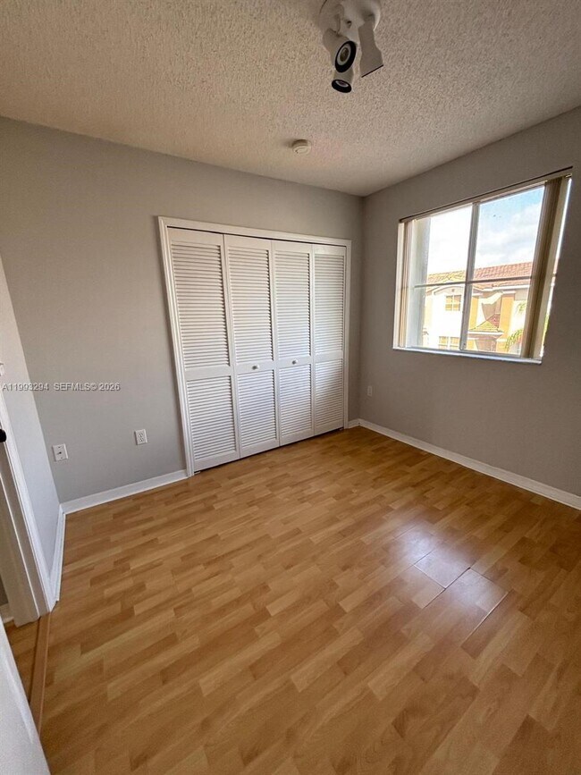 Building Photo - 6272 SW 139th Ave