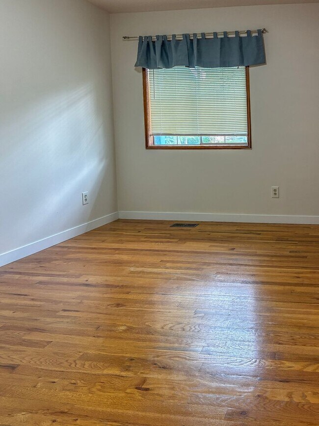 Building Photo - Beaverton Home Available ! Inquire today for a tour !