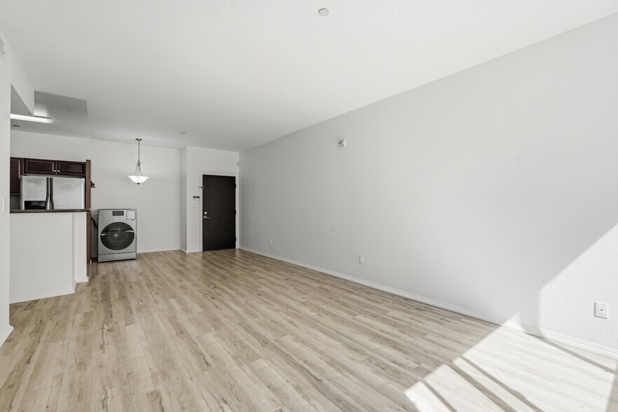 Building Photo - 13941 Sherman Way