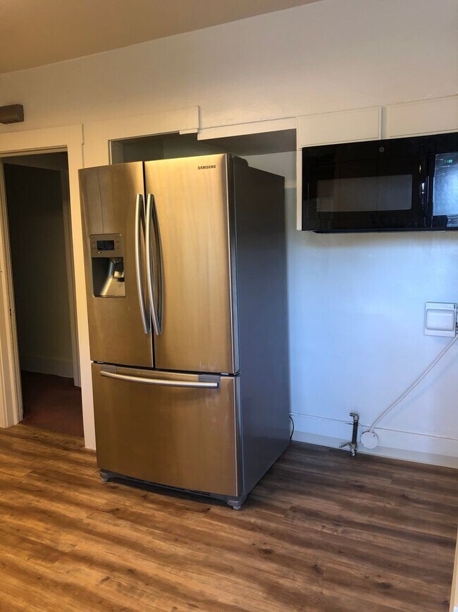 Building Photo - Unique 3 bed 1 bath Home for Rent with 2 Weeks Free Rent