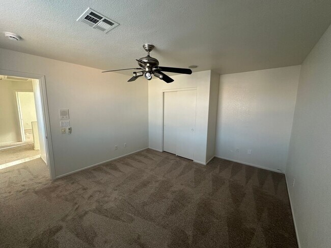 Building Photo - Beautiful 3 Bedroom Home with RV Parking
