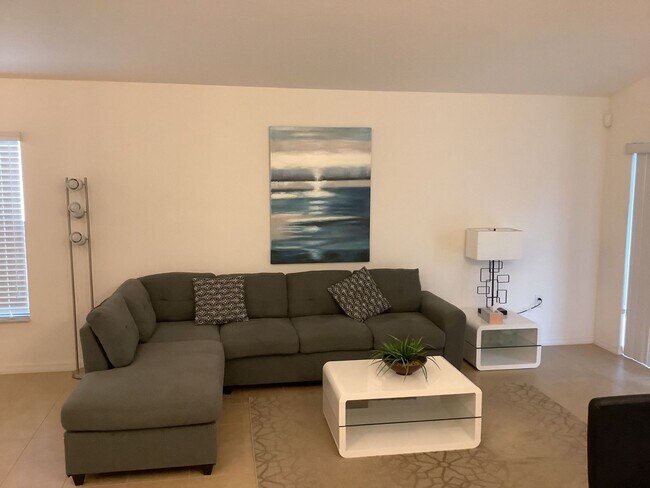 Building Photo - Furnished 4-Bedroom Pool Home in Davenport...