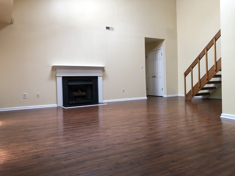 Building Photo - 506 Mountainview Dr