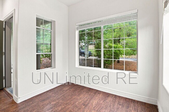 Building Photo - 3272 S Litzler Dr
