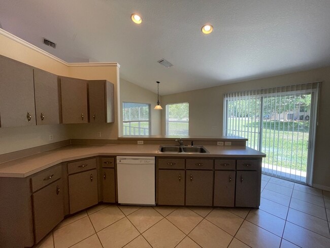 Building Photo - 3 Bedroom 2 bath 2 Car Garage situated on a large Corner Lot in SW Ocala