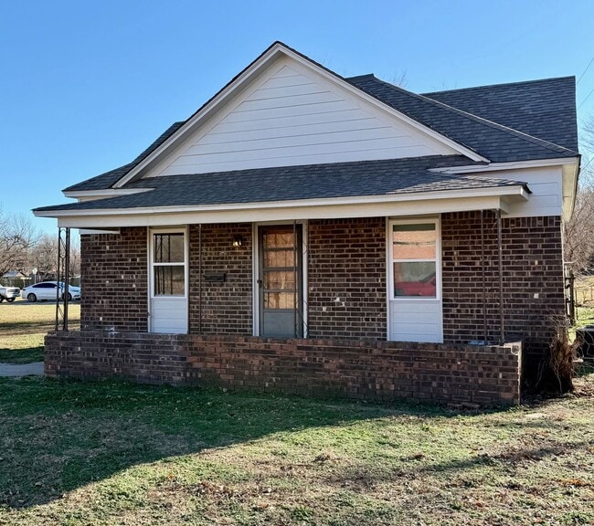 Building Photo - remodeled 3 bed 1 bath house