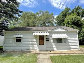 Building Photo - 1008 N Sunset Ave