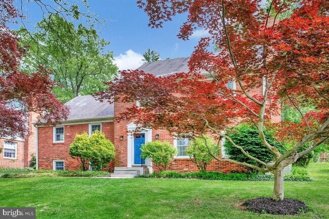 Building Photo - 8205 Robin Hood Ct