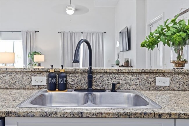 Building Photo - 9415 Citrus Glen Pl