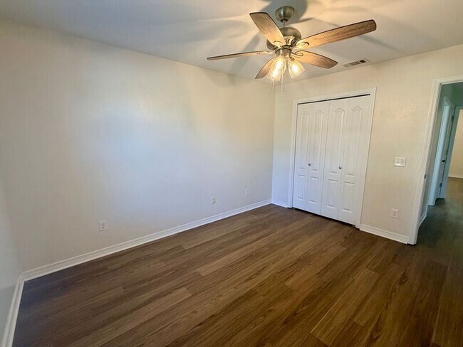 Building Photo - 5836 Chi Chi Cir