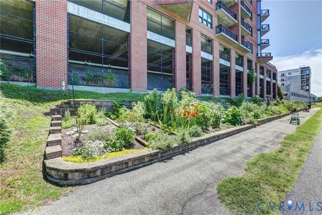 Building Photo - 4820 Old Main St