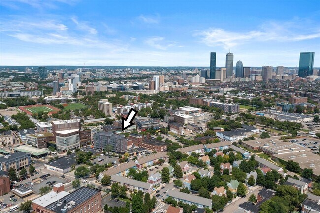 Building Photo - 10 Taber St