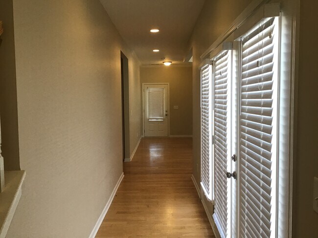 Building Photo - 1613 Deer Meadows Dr